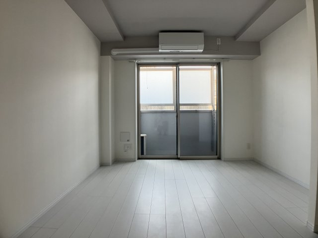 SKビル拾参番館の居間・リビング