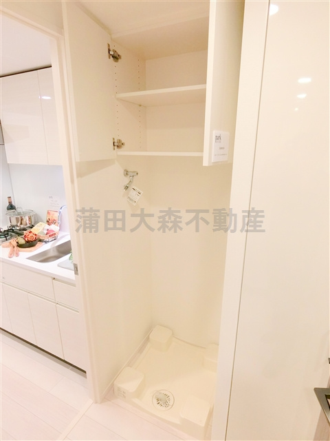 パークリュクス蒲田1丁目の設備|棚付きの洗濯機置き場