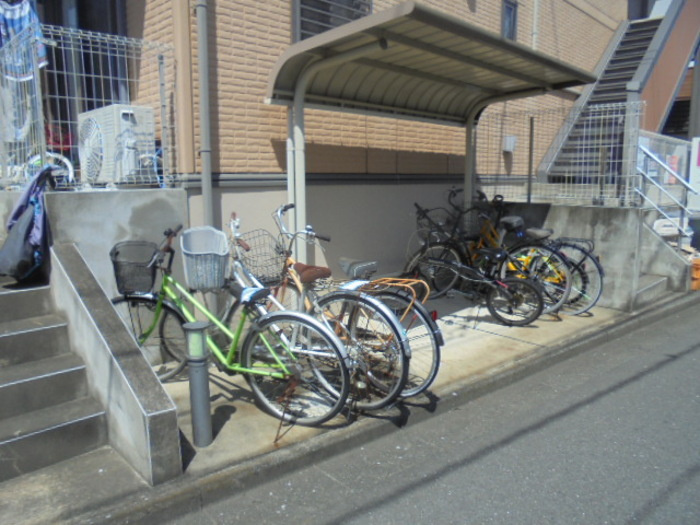 ウィステリアの駐車場