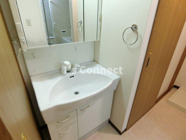 【洗面所】 | グランビュー八乙女中央 | 朝の支度もスムーズな独立洗面台。