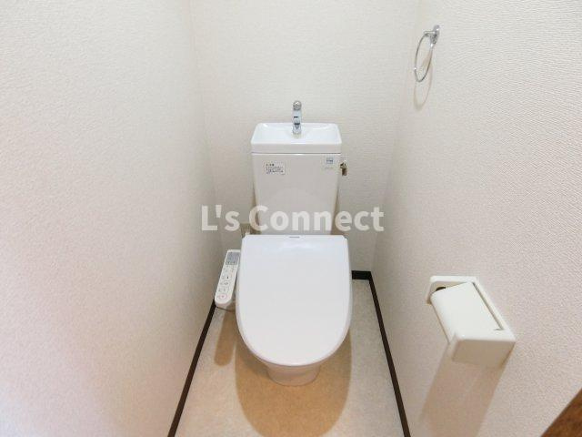 【トイレ】 | グランビュー八乙女中央 | 温水洗浄便座付きのトイレ。