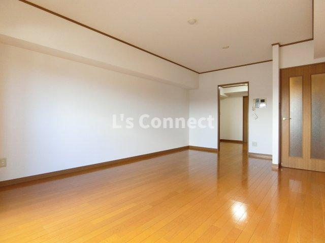 【居間・リビング】 | グランビュー八乙女中央 | １６．２帖のＬＤK。カウンターキッチンです。