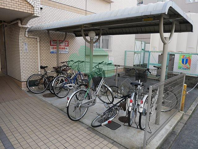 エクセレント岩瀬の駐車場
