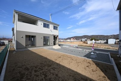【駐車場】 | Cradlegarden　太田市藪塚町 第9　3号棟 | 広いお庭でBBQやガーデニング、ドッグランなど夢が広がりますね♪