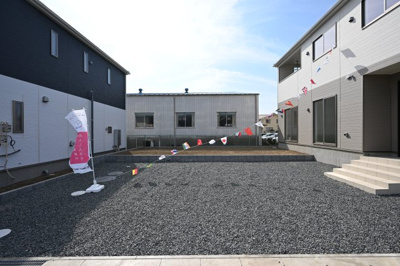 【駐車場】 | Cradlegarden　太田市藪塚町 第9　3号棟 | 並列駐車可能なカースペースです！お客様も遊びに来やすいですね♪