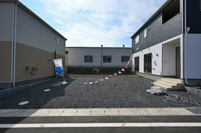 【駐車場】 | Cradlegarden　太田市藪塚町 第9　2号棟 | 前面道路6mと広く駐車もラクラクです♪