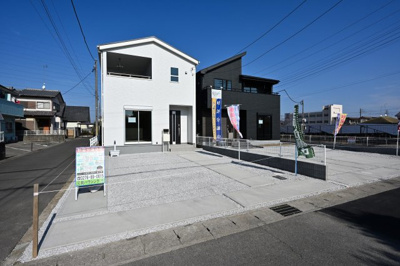 【外観】 | Livele Garden.S 太田第10由良町　1号棟 | 青空に映える高級感のあるエクステリアです。
ぜひ一度ご見学ください！