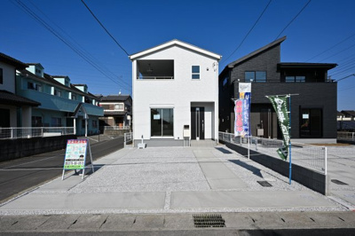 【外観】 | Livele Garden.S 太田第10由良町　1号棟 | 並列駐車可能なカースペースです！お客様も遊びに来やすいですね♪