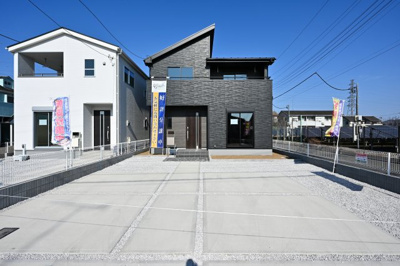 【外観】 | Livele Garden.S 太田第10由良町　2号棟 | 並列駐車可能なカースペースです！お客様も遊びに来やすいですね♪