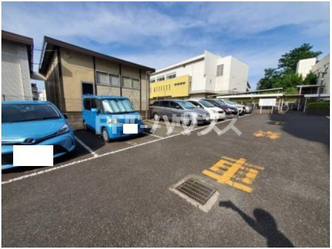 グラースマロニエの駐車場
