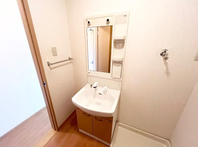 ＡＮＤ　ＯＮＥ　東棟の洗面所|洗髪洗面化粧台