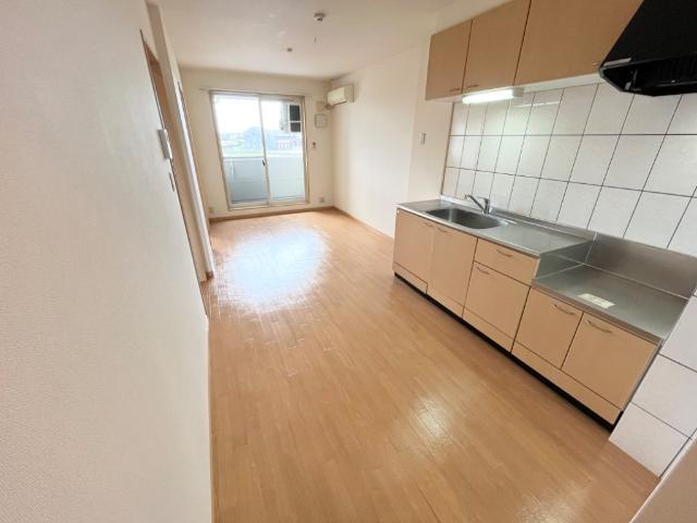 ＡＮＤ　ＯＮＥ　東棟の居間・リビング|リビング