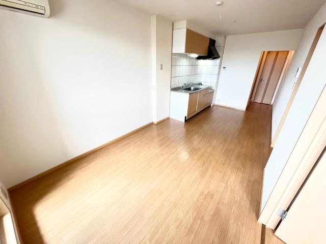 ＡＮＤ　ＯＮＥ　東棟の居間・リビング|リビング