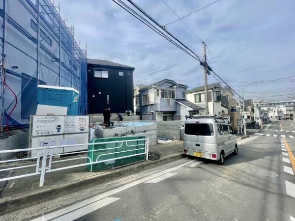 横浜市神奈川区松見町２丁目の新築一戸建の外観|現在建築中の為、同仕様物件もご案内をさせて頂きます。
お車でご自宅まで送迎承ります。