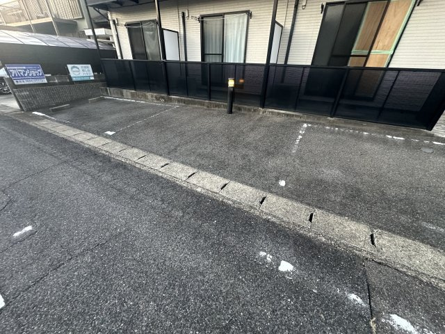 アンプルール ブワ 汐凪の駐車場