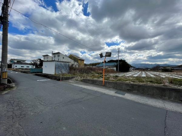 和歌山市相坂　中古戸建の前面道路含む現地写真