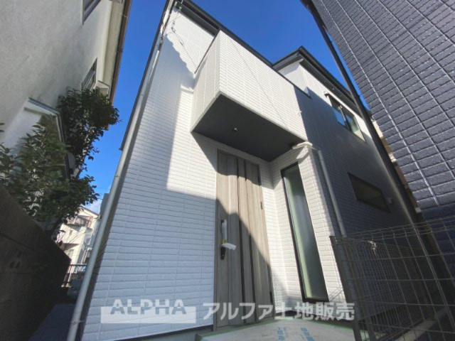 八王子市明神町1丁目新築戸建2棟の外観|【outward appearance】
◆外観◆外壁のサイディングは軽量化で高い耐震性を発揮、加えて外壁に付着した汚れを雨でクリーニング。防汚でお手入れいらずで大変重宝します。