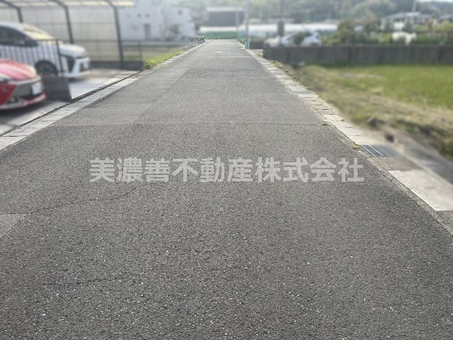 ６４７７２　岐阜市上土居土地の前面道路含む現地写真