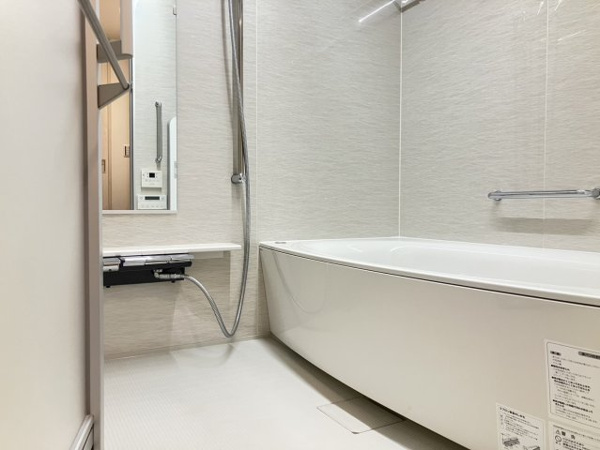 【浴室】 | 【風呂】白基調で日々の疲れが癒されるデザイン♪