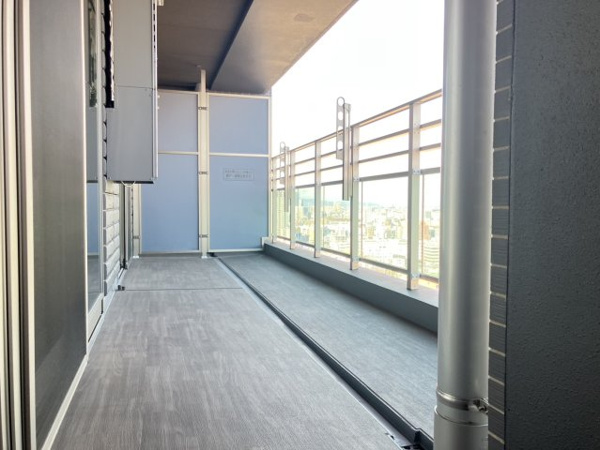 【バルコニー】 | 【バルコニー】1.9ｍの広々バルコニー！23階で眺望良好♪