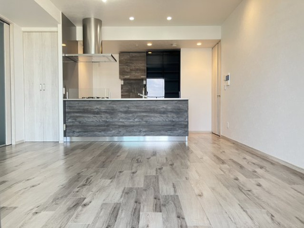 【居間・リビング】 | 【リビングダイニング】LDK約16帖！吊戸棚なしのため開放感のあるリビング！