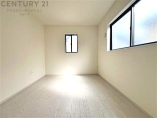 創造性や成長を促す遊びの空間を提供。学習や趣味に集中できる環境を整えます。個別のプライベートスペースは自己表現と自立心を育み、心地よい睡眠環境を整えリラックスできる場所を提供。