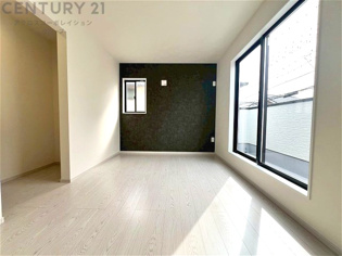 リラックスできるプライベート空間で、快適な睡眠をサポート。個人の好みに合わせたインテリアや寝具で心地良さを追求。プライベートな時間を過ごし、リフレッシュする場所におすすめです。