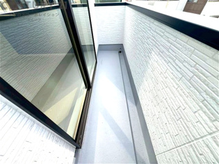 バルコニーになります。洗濯物干し場としても大活躍♪