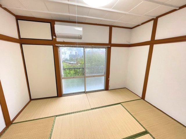 明るい色調の室内です