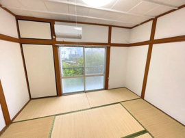 明るい色調の室内です