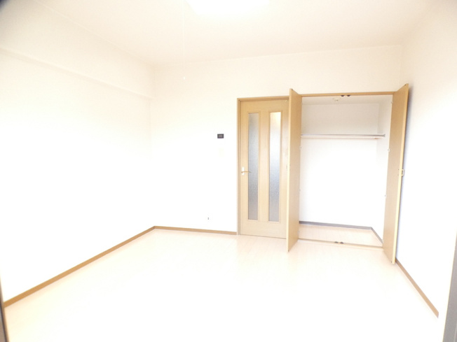 【洋室】 | マンション杏明館 | コンパクトで使いやすい洋室です