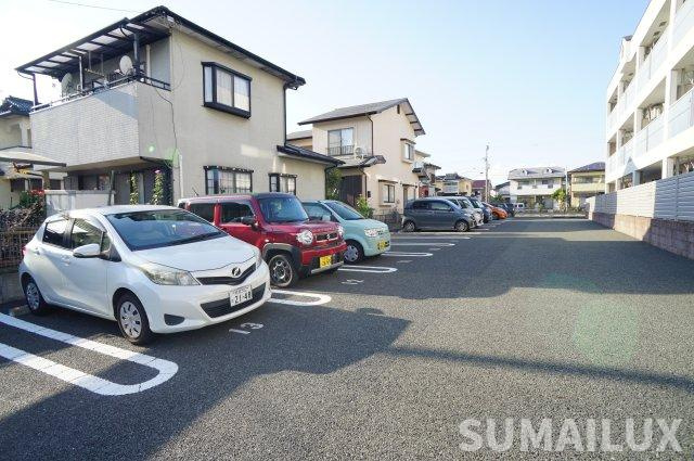 熊本市南区八幡１０丁目のアパートの駐車場