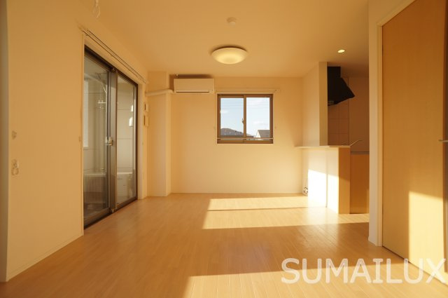 熊本市南区八幡１０丁目のアパートの居間・リビング