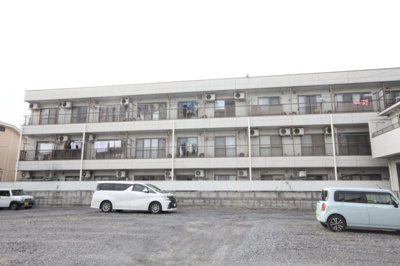 【外観】 | カンパニーハイツ三郷 | 3階建ての1階