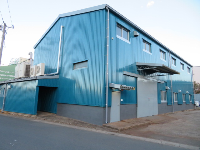 上尾市大字領家の倉庫の外観