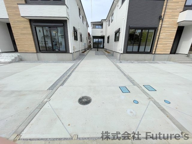 三郷市早稲田4丁目　新築戸建　全4棟　1号棟の駐車場|カースペース縦列3台可能（車種制限あり）