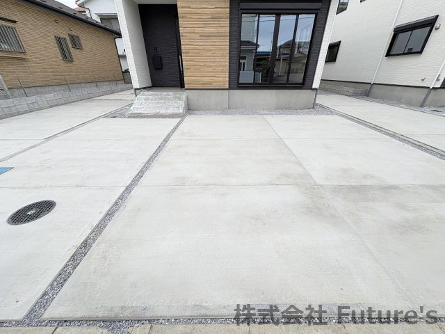 三郷市早稲田4丁目　新築戸建　全4棟　4号棟の駐車場|カースペース並列3台可能（車種制限あり）