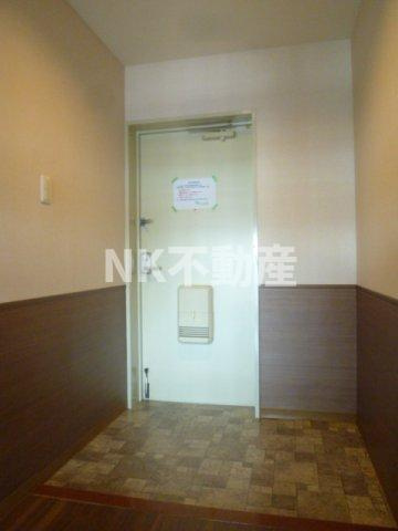 【玄関】 | レジェーロ永和（河内永和賃貸） | シンプルで使いやすい玄関です