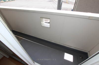 【バルコニー】 | サンリットスクエアＢ | 暖かな日差しのふりそそぐバルコニー
サンリットスクエアB棟　103号室　2022/4/7撮影