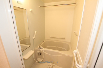 【浴室】 | サンリットスクエアＢ | コンパクトで使いやすいお風呂です
サンリットスクエアB棟　103号室　2022/4/7撮影