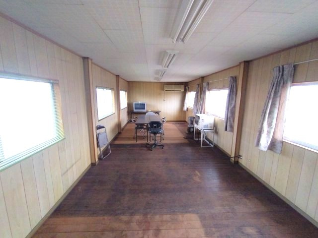 西尾市平坂貸工場の内装