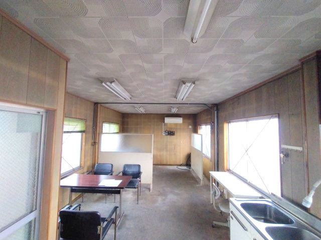 西尾市平坂貸工場の内装