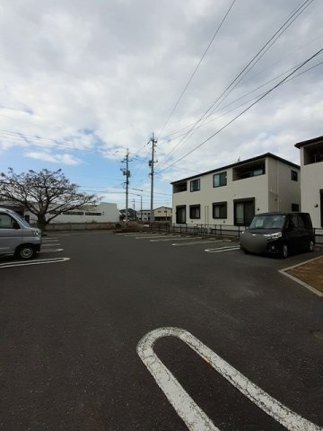 ソレアード葉中の駐車場