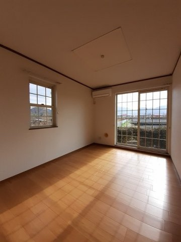 ソレアード葉中の居間・リビング