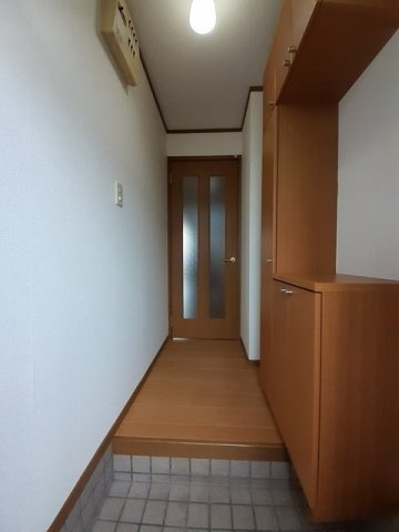 ソレアード葉中の玄関