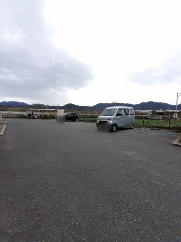 アヴェニール葉中の駐車場