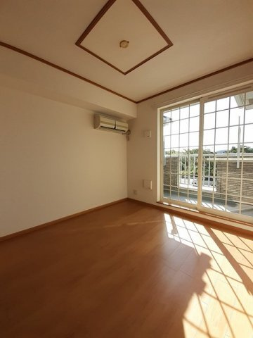 ソレアードエムＡの居間・リビング