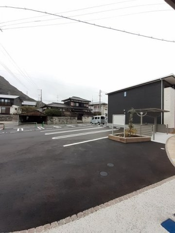 シャロームⅡの駐車場