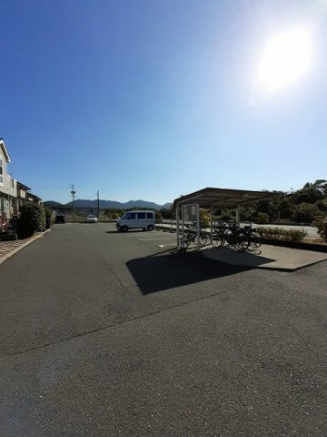 ソレアードエムＢの駐車場