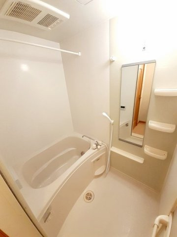 ソレアードエムＢの浴室